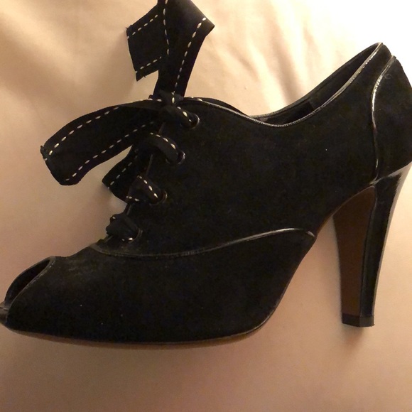 Moschino Cheap and Chic 37.5 7.5 peep toe lace up spectator suede heels retro - Picture 2 of 8